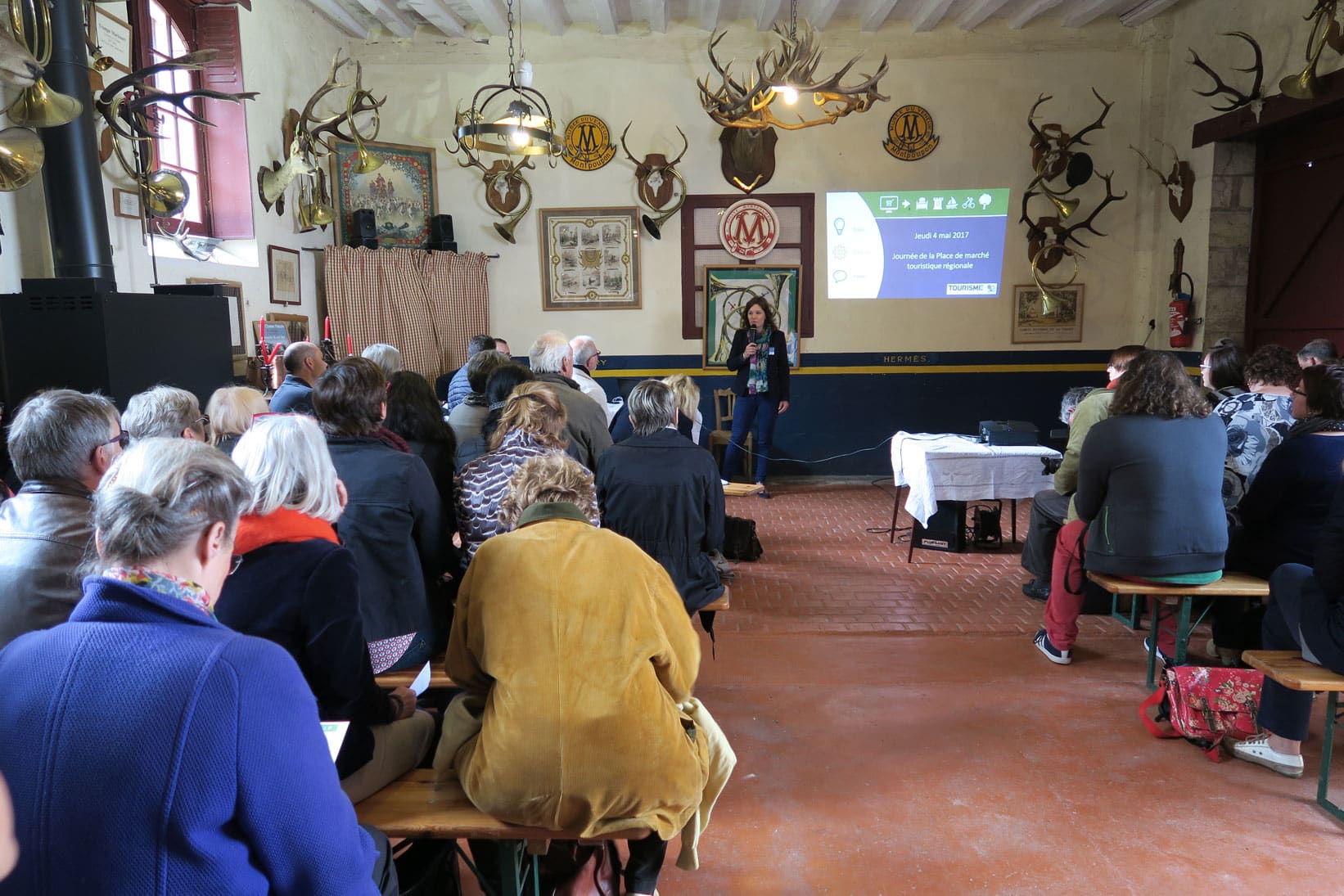 Salle-de-chasse-Montpoupon-pleniere